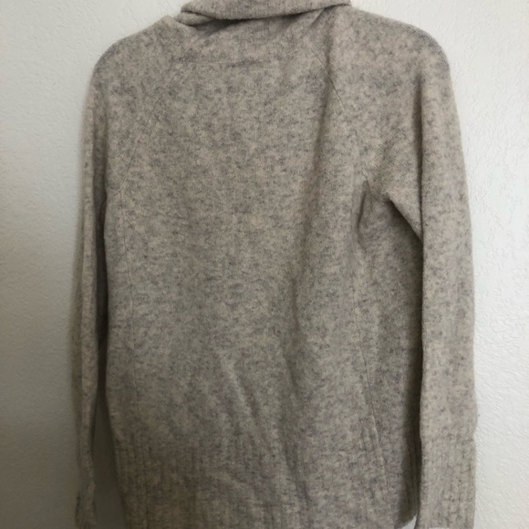 Aritzia Babaton Merino wool Sweater Gray/Ecru XS - Picture 7 of 9
